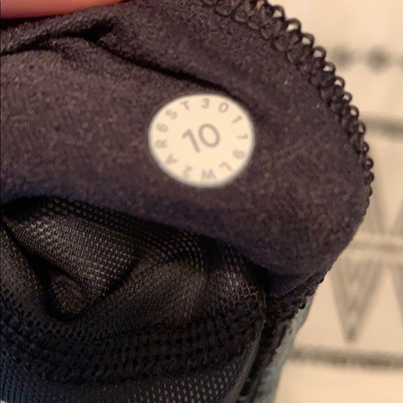 Lululemon free to be bra - Picture 3 of 4